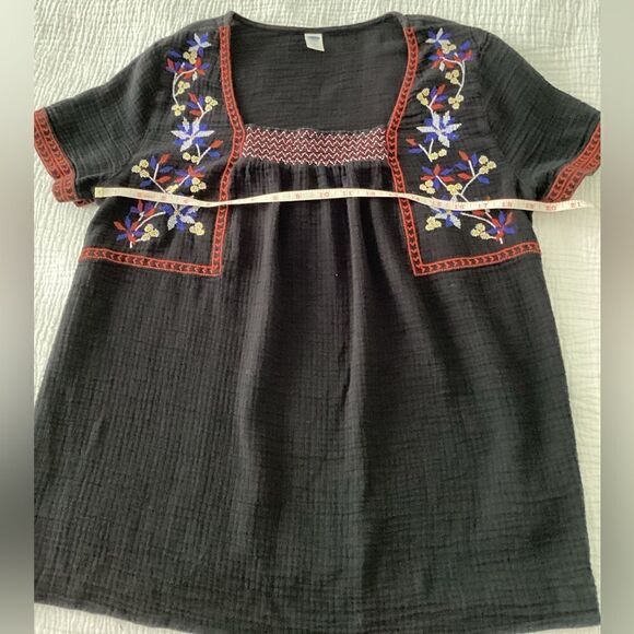 Old Navy M Boho top, black, floral embroidery - Picture 6 of 8
